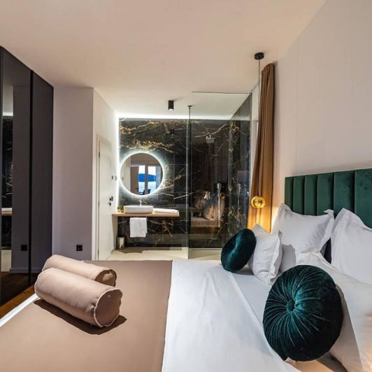 Image No.17-5 Bed Property for sale