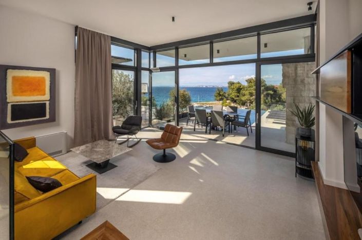 Image No.11-3 Bed Property for sale