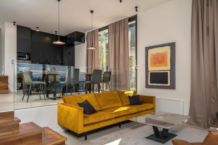 Image No.12-3 Bed Property for sale