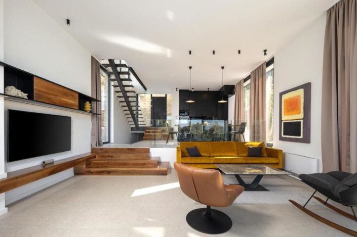 Image No.17-3 Bed Property for sale