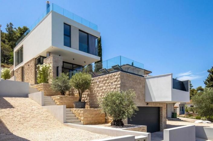 Image No.8-3 Bed Property for sale