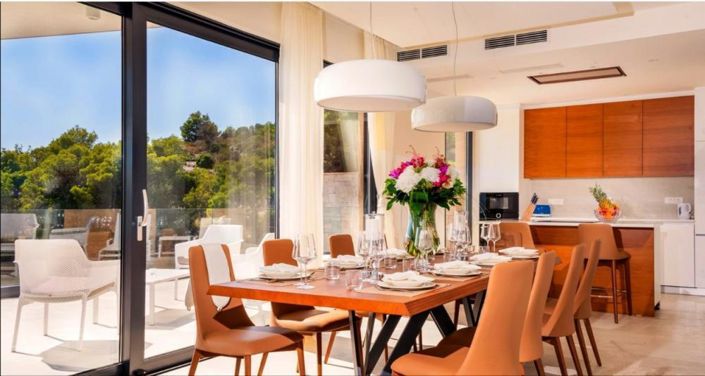 Image No.20-4 Bed Property for sale