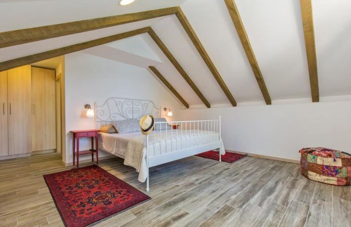 Image No.10-3 Bed Property for sale