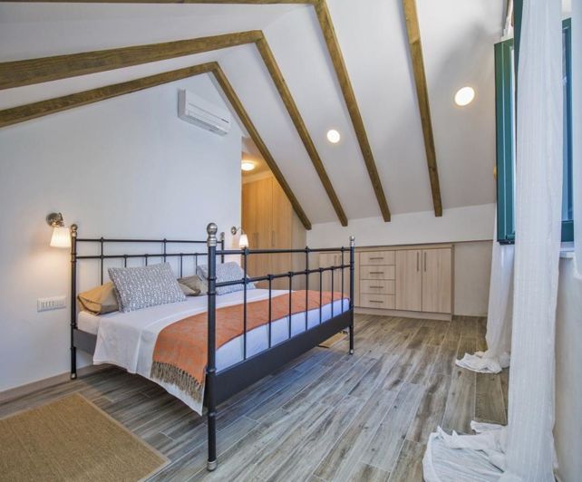 Image No.12-3 Bed Property for sale