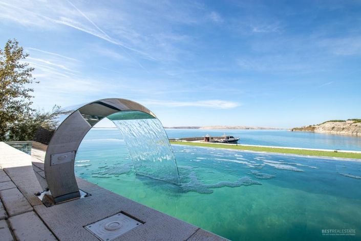 Image No.4-4 Bed Property for sale