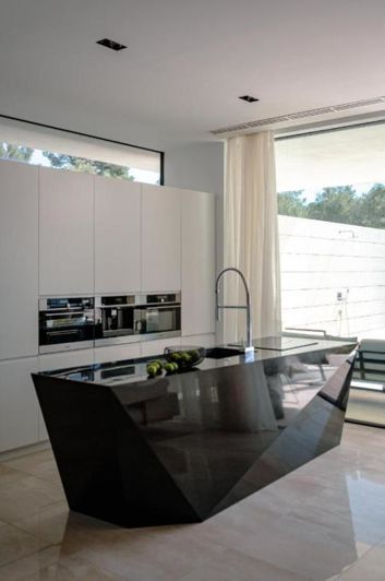 Image No.13-4 Bed Property for sale