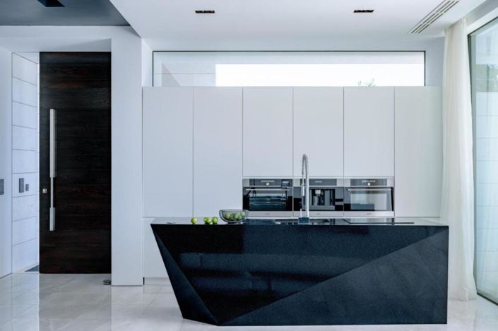 Image No.16-4 Bed Property for sale