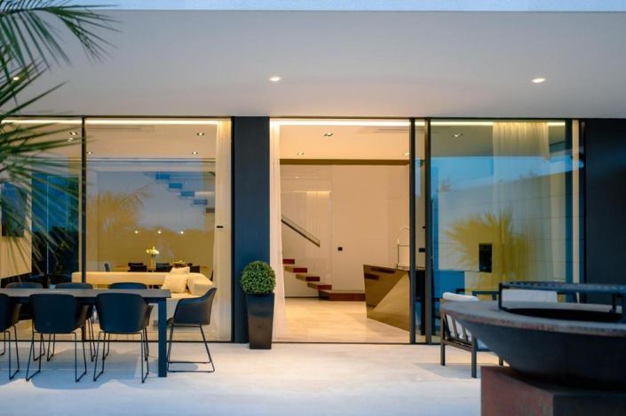 Image No.6-4 Bed Property for sale