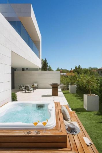 Image No.8-4 Bed Property for sale