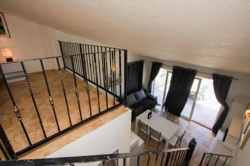 Image No.16-12 Bed Property for sale