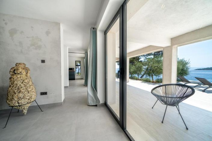 Image No.12-5 Bed Property for sale