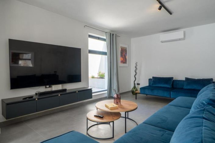 Image No.13-5 Bed Property for sale