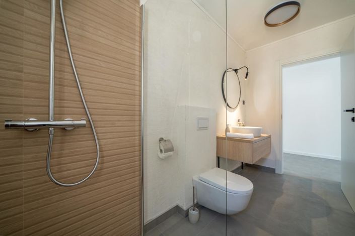 Image No.23-5 Bed Property for sale