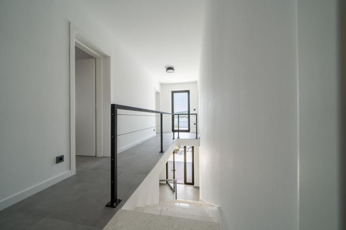 Image No.24-5 Bed Property for sale