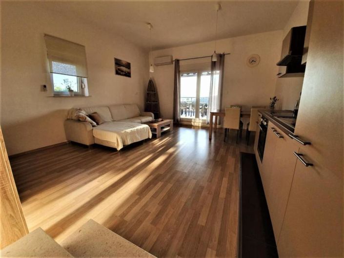 Image No.18-15 Bed Property for sale