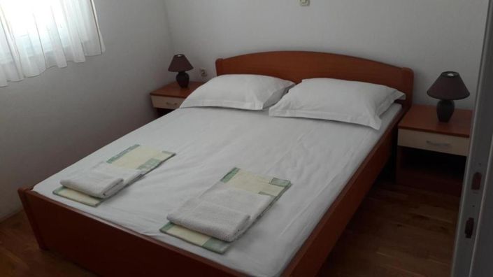 Image No.22-12 Bed Property for sale