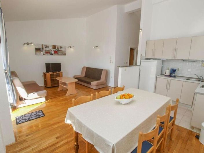 Image No.9-12 Bed Property for sale