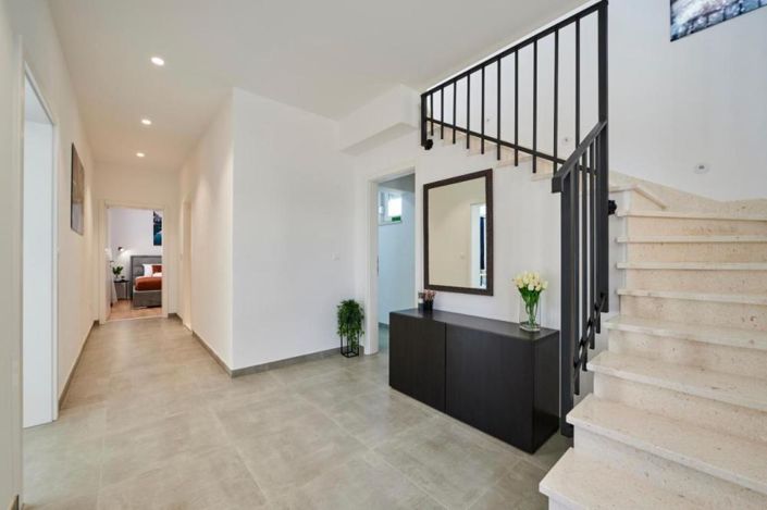 Image No.16-4 Bed Property for sale