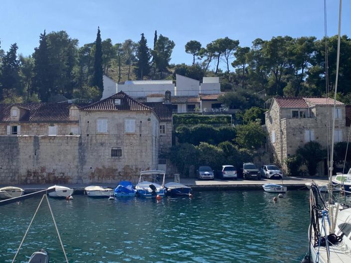 Image No.3-3 Bed Property for sale