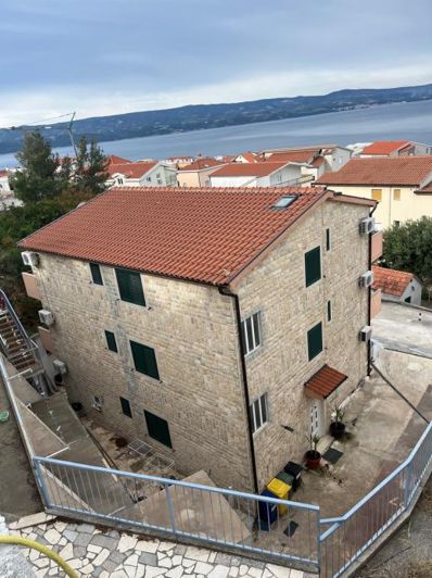 Image No.2-Propriété de 9 chambres à vendre à Omiš