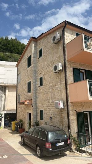 Image No.3-Propriété de 9 chambres à vendre à Omiš