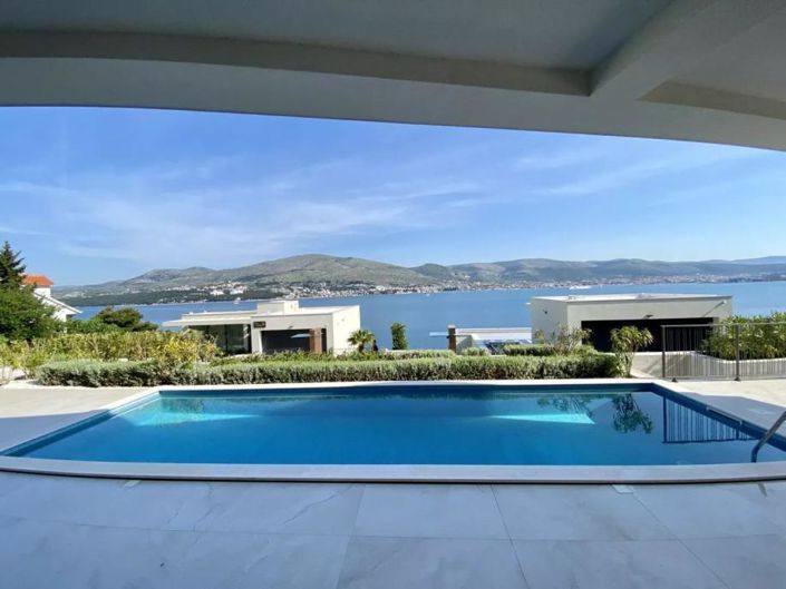 Image No.2-4 Bed Property for sale