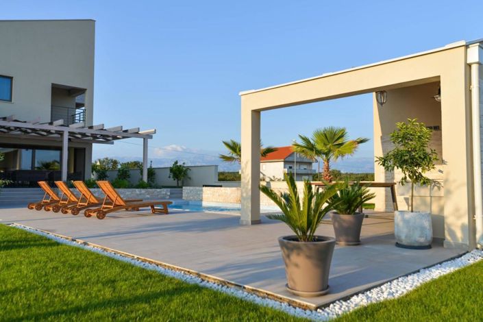 Image No.14-3 Bed Property for sale