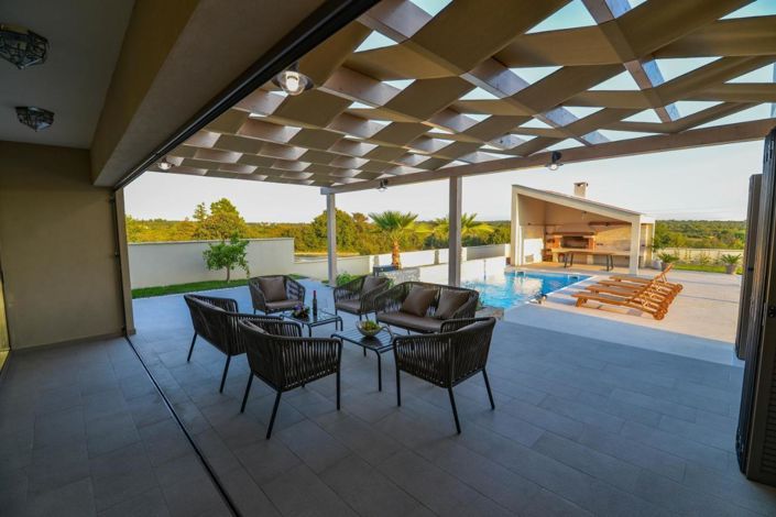 Image No.16-3 Bed Property for sale