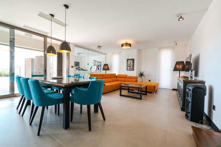 Image No.20-3 Bed Property for sale