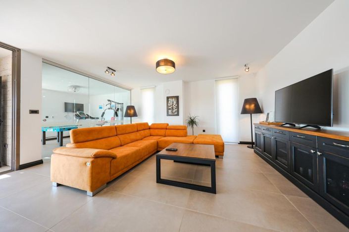 Image No.23-3 Bed Property for sale