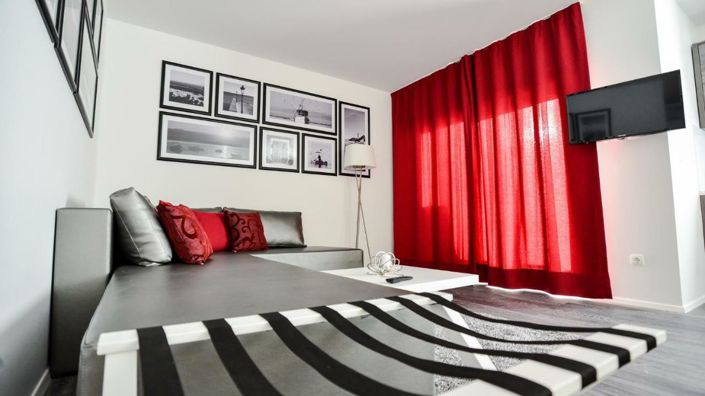 Image No.15-7 Bed Property for sale