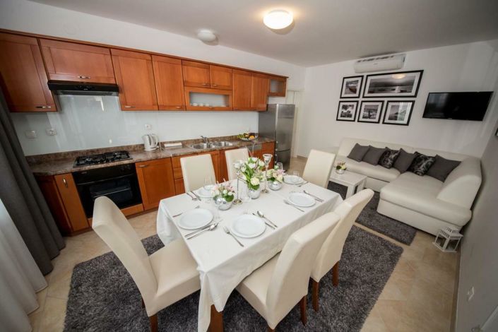 Image No.18-7 Bed Property for sale