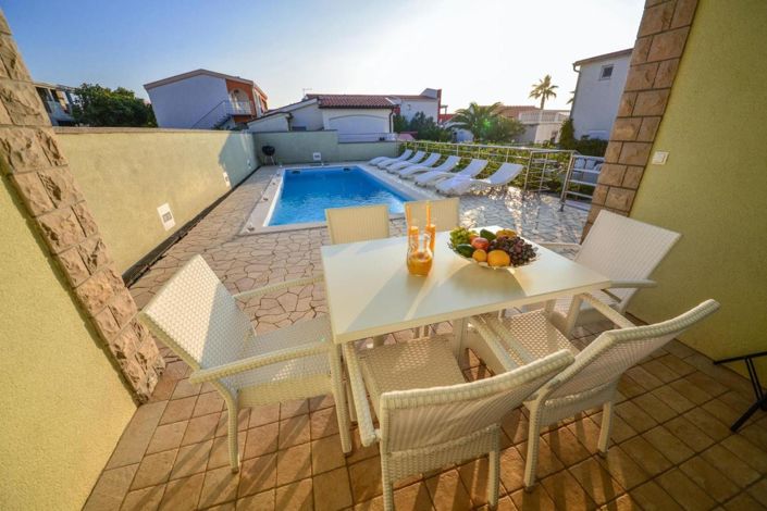 Image No.4-7 Bed Property for sale