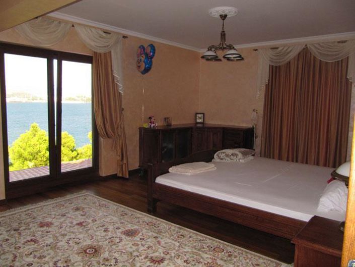 Image No.15-7 Bed Property for sale