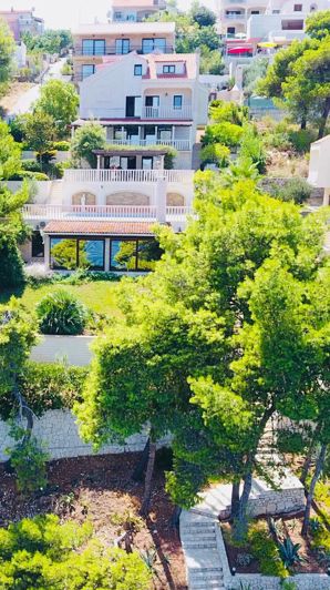 Image No.24-7 Bed Property for sale