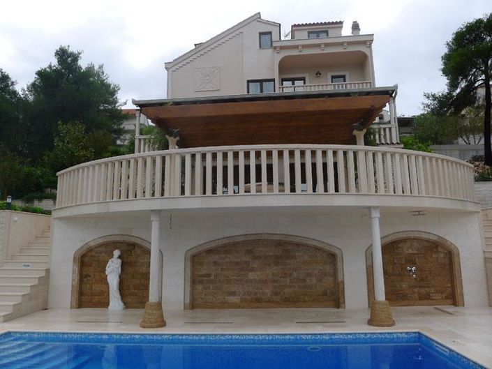 Image No.8-7 Bed Property for sale