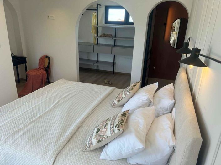 Image No.12-4 Bed Property for sale