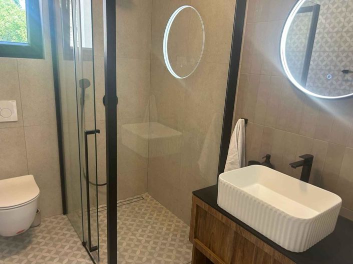 Image No.15-4 Bed Property for sale