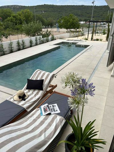 Image No.4-4 Bed Property for sale