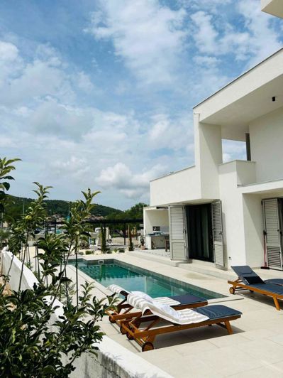 Image No.5-4 Bed Property for sale