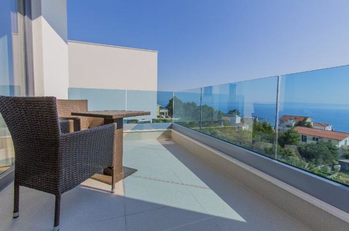 Image No.14-4 Bed Property for sale