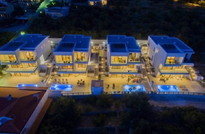 Image No.8-4 Bed Property for sale