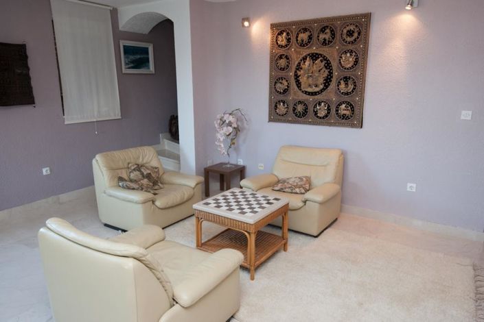 Image No.10-3 Bed Property for sale