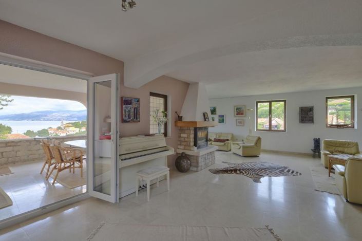 Image No.22-3 Bed Property for sale