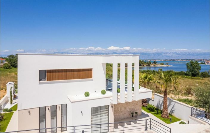 Image No.11-4 Bed Property for sale