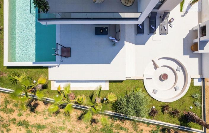 Image No.18-4 Bed Property for sale