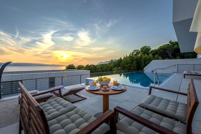 Image No.11-4 Bed Property for sale