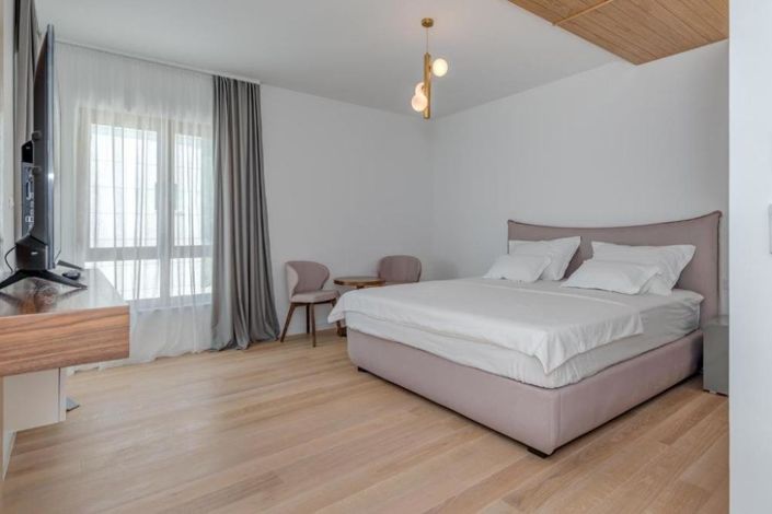 Image No.19-4 Bed Property for sale