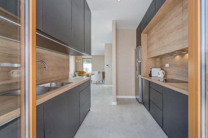 Image No.25-4 Bed Property for sale