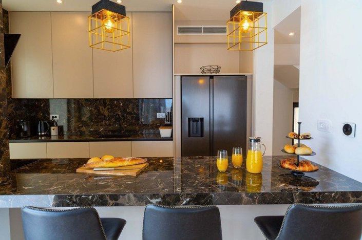 Image No.13-3 Bed Property for sale